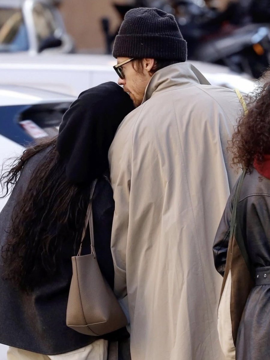 harry as zoe tweet media