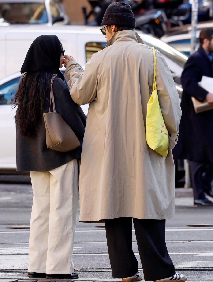 harry as zoe tweet media