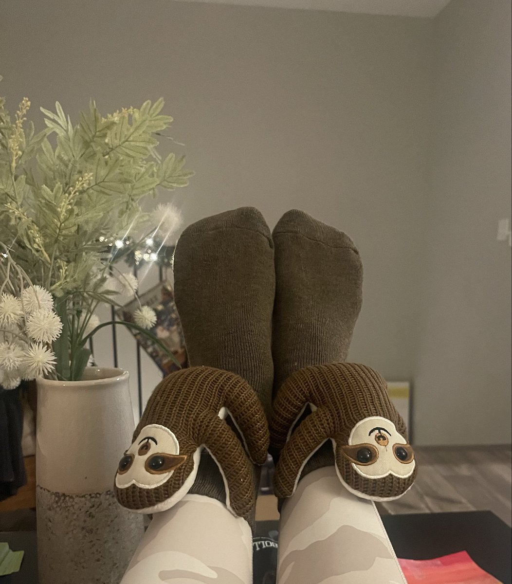 Hanging with the raisin girls tweet media