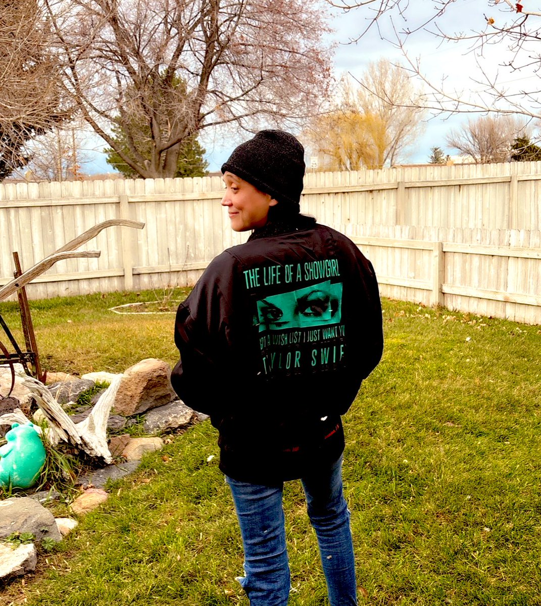 booksnlattes's tweet photo. omgomgomg my father-in-law got me the wi$h li$t bomber jacket aka my most wanted item off of taylor’s store this year. the scream i screamt! good thing it’s super comfy bc i’m never taking it off. a very merry swiftmas indeed
😭🥰🫶🏻🖤#TSthelifeofashowgirl #TaylorSwift https://t.co/BFb9FawQD0
