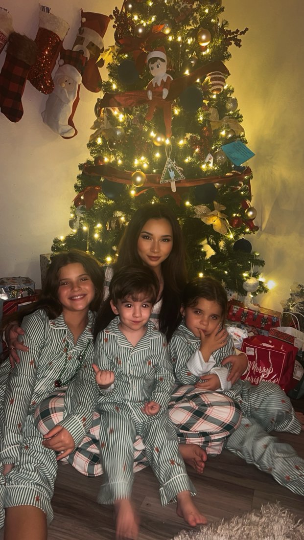 The DangleBerries tweet media