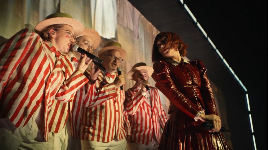 infogagabr's tweet image. Created by: LADY GAGA
Executive Produced by: LADY GAGA
Criative Direction: LADY GAGA
Musial Direction: LADY GAGA