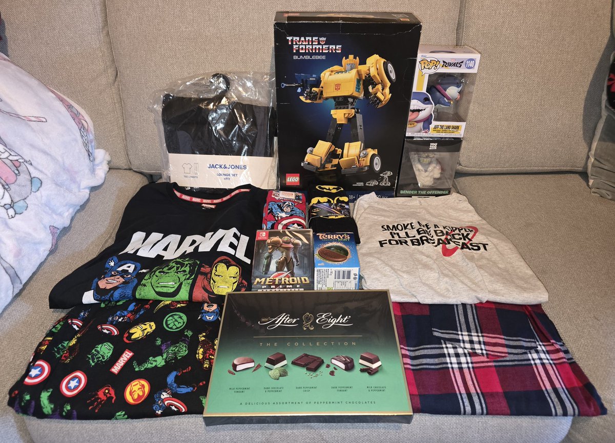 Del_Boy_Guru's tweet image. Pretty good haul of holiday swag from friends and family this year 🎁💰

Now, as usual, I just have to work put were to put it all 🤔💯

Hope everyone has had a fab day celebrating however they wanted to with who they wanted to today... 🍾🎅👀

#MerryChristmas
#FirstWorldProblems