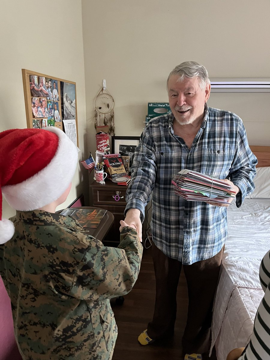 TuckersMailbox's tweet image. For the sixth year in a row, I have continued my tradition of delivering Christmas cards to the VA Home on Christmas Day. It’s a time to give back, celebrate heroes, and make a positive impact in the world. It’s a tradition unlike any other. Thank you for your incredible support.