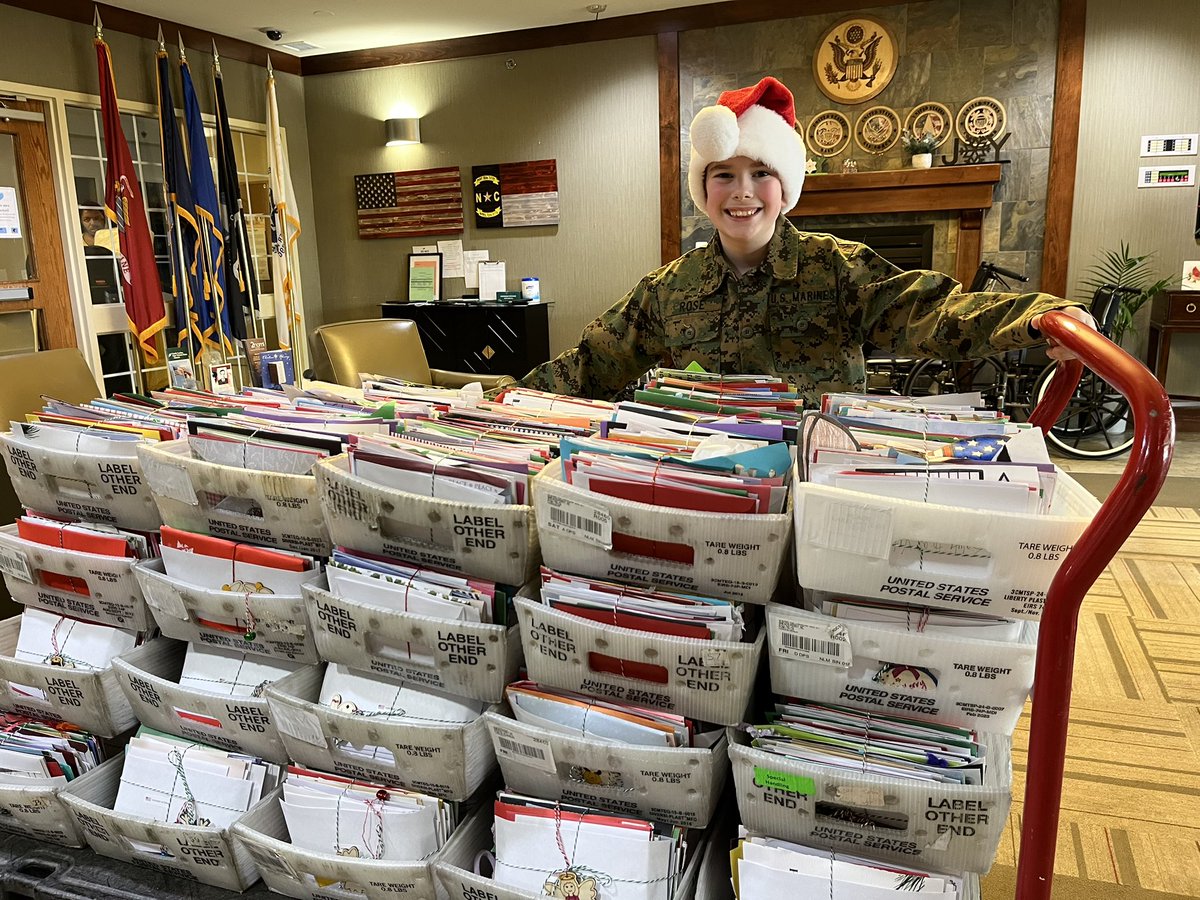 TuckersMailbox's tweet image. For the sixth year in a row, I have continued my tradition of delivering Christmas cards to the VA Home on Christmas Day. It’s a time to give back, celebrate heroes, and make a positive impact in the world. It’s a tradition unlike any other. Thank you for your incredible support.