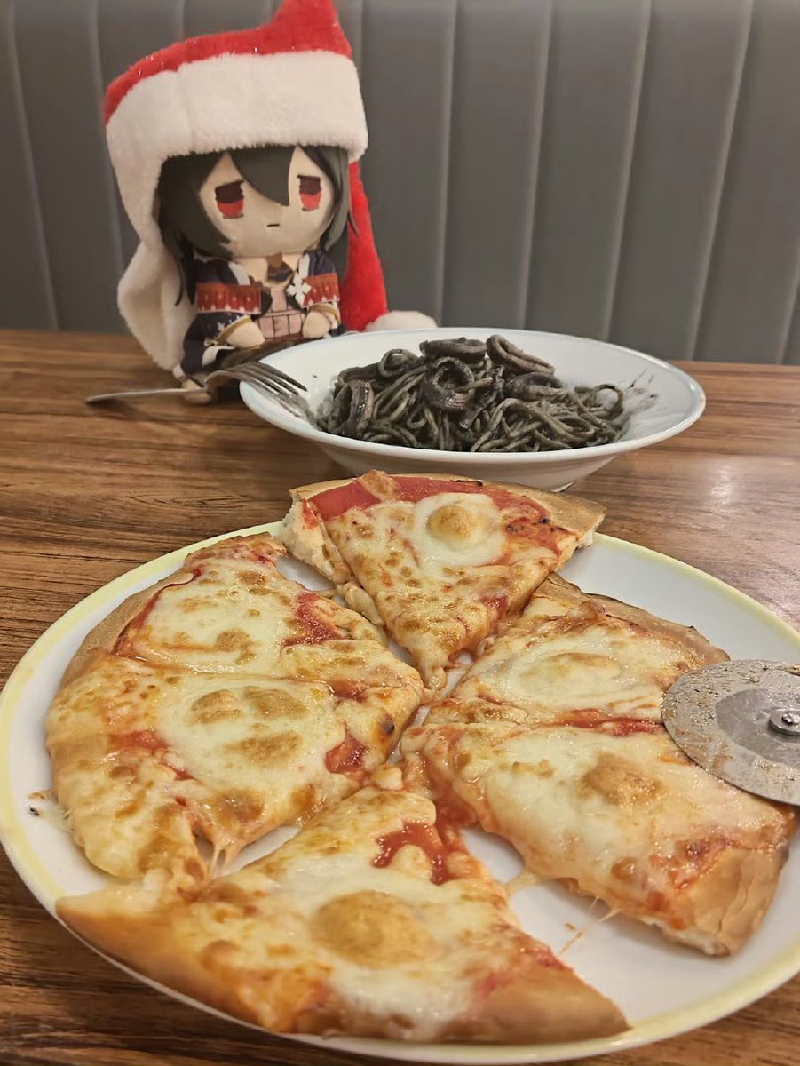 BetterCallKira's tweet photo. Merry Christmas!!
Nier and I are having Christmas dinner together💜 https://t.co/IzwLeueCob