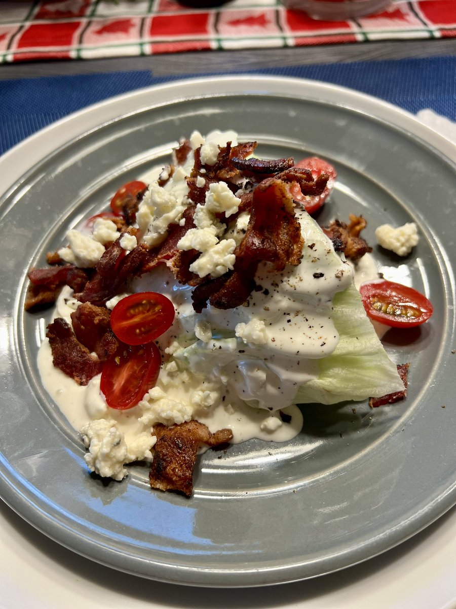 Trekin's tweet image. Dinner! Wedge salad, filet, Lyonnaise potatoes w/garlic aioli, cookies. Merry Christmas! 🎄