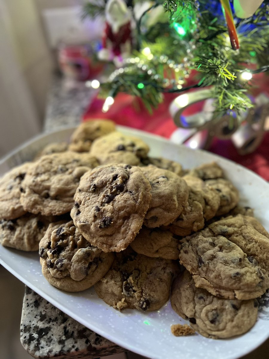 Trekin's tweet image. Dinner! Wedge salad, filet, Lyonnaise potatoes w/garlic aioli, cookies. Merry Christmas! 🎄