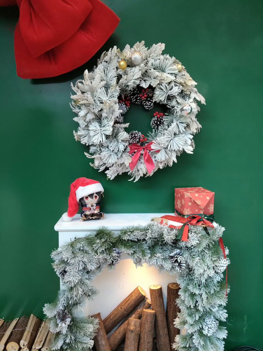 BetterCallKira's tweet photo. And here are some Christmas pictures of Nier🎄 https://t.co/juygcANv9o