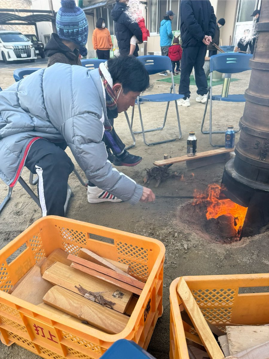 boatrace_karaat's tweet image. 昭和35年から行われている
佐賀支部選手による児童養護施設での餅つき☺️

選手たちが率先して声を掛け、児童たちと笑顔の交流😆

美味しいお餅がたくさん出来ました❗️

#ボートレースからつ
#佐賀支部