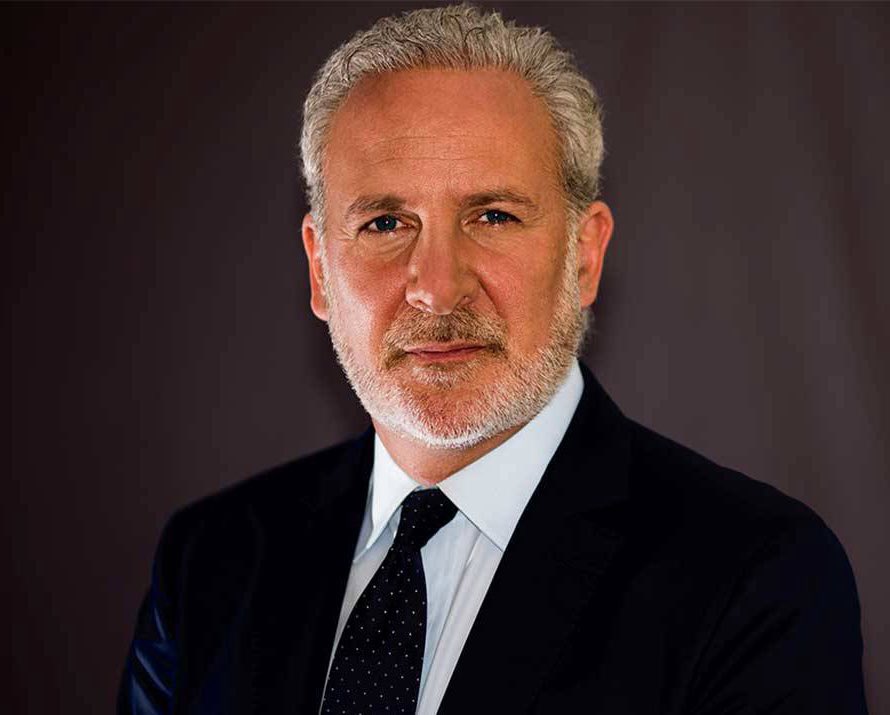 🐋watcherguru: "Peter Schiff, critico delle criptovalute, avverte: 'Preparatevi a un collasso economico storico'"
