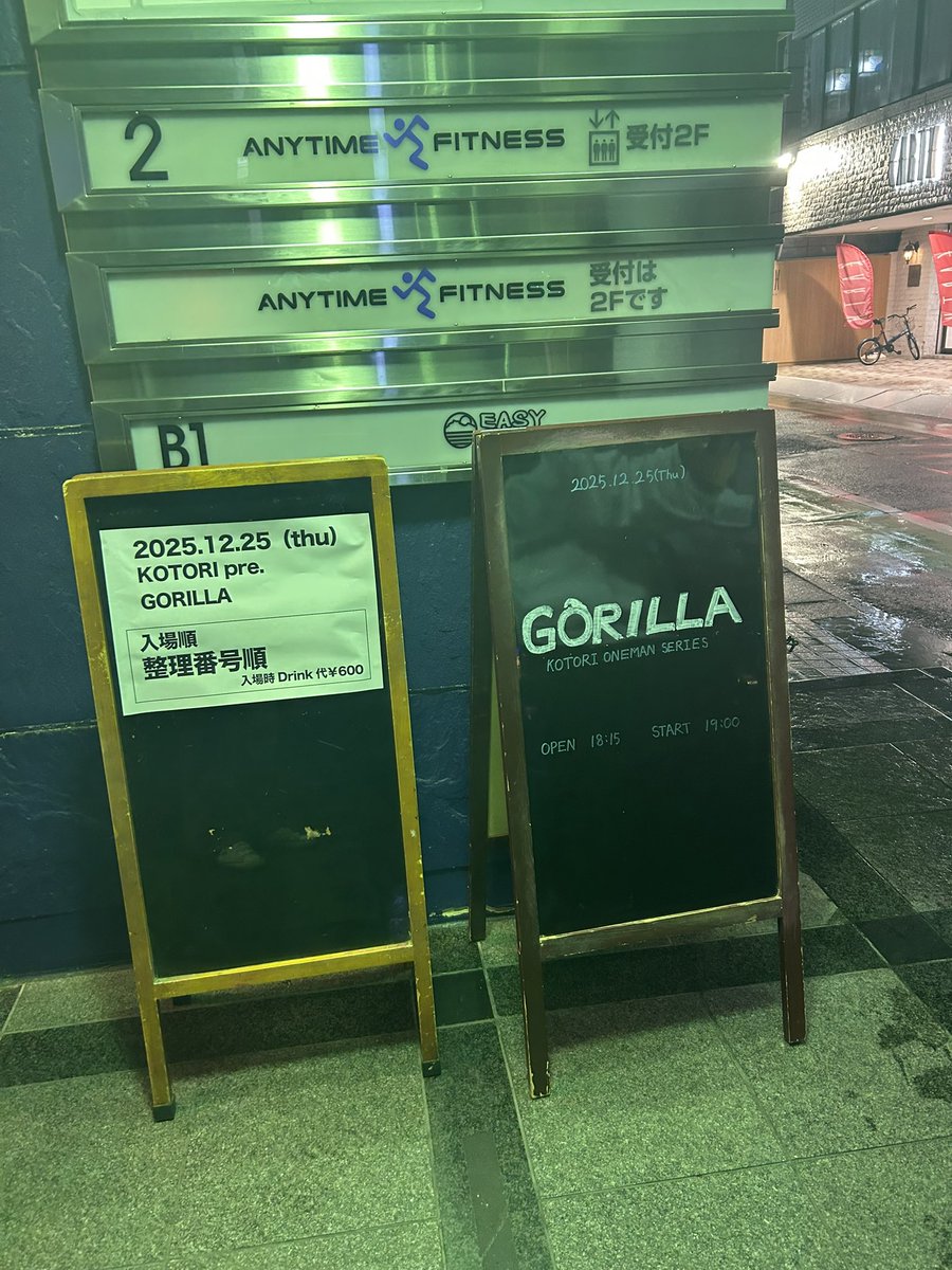 from_now_on7's tweet photo. クリスマスのchocolateほろ苦すぎて沁みた、 https://t.co/qMlzZNM09X