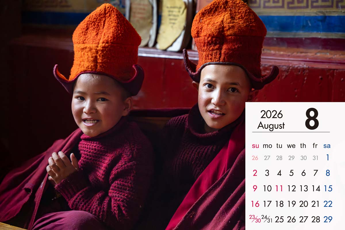 今年も残り5日となりました。来年度の卓上カレンダーを販売中です