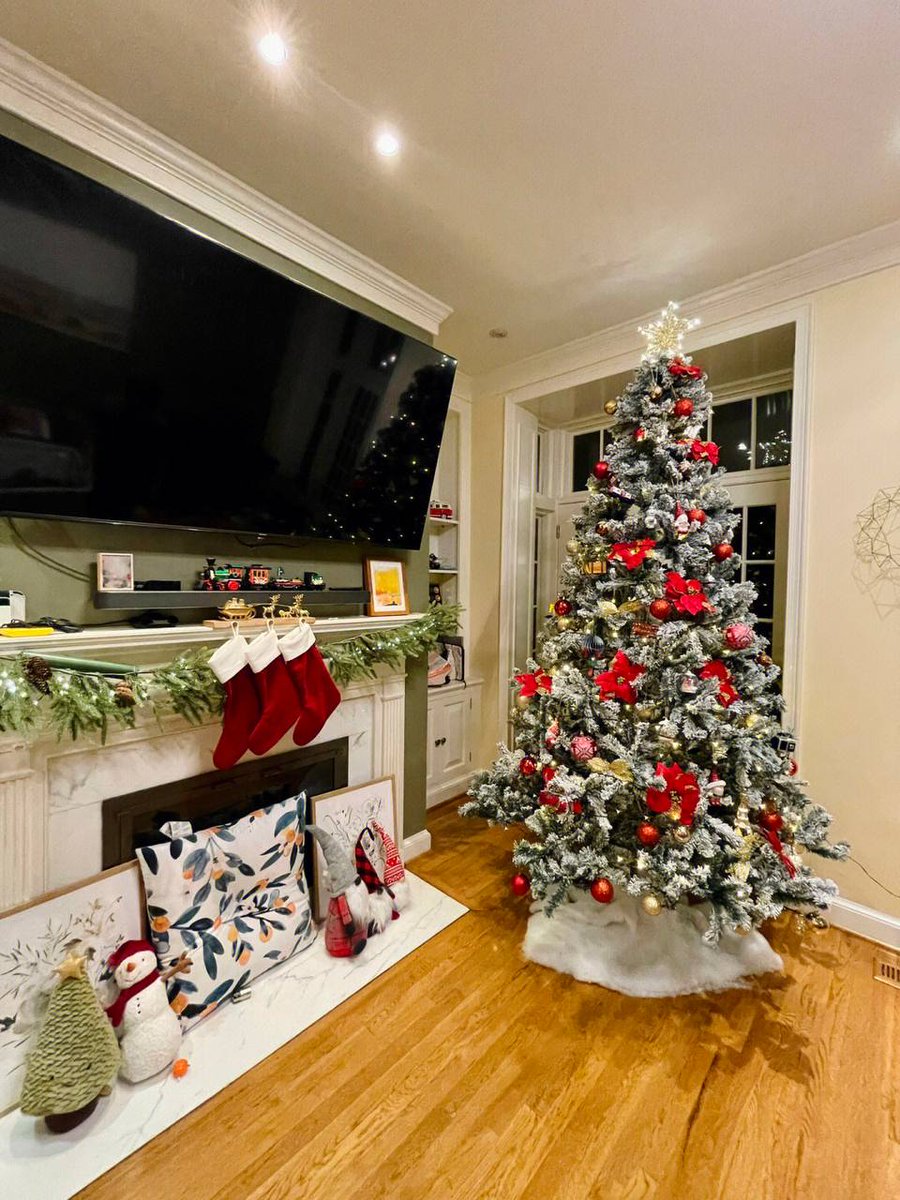 khamkiddee's tweet photo. May the celebrations that began with Christmas, along with the feelings of relief, emotion, love, and happiness, continue throughout the year.

#ChristmasVibes #JoyAndLove #HolidaySpirit #GratefulHeart #CelebrateLife https://t.co/PAtg5kScuA