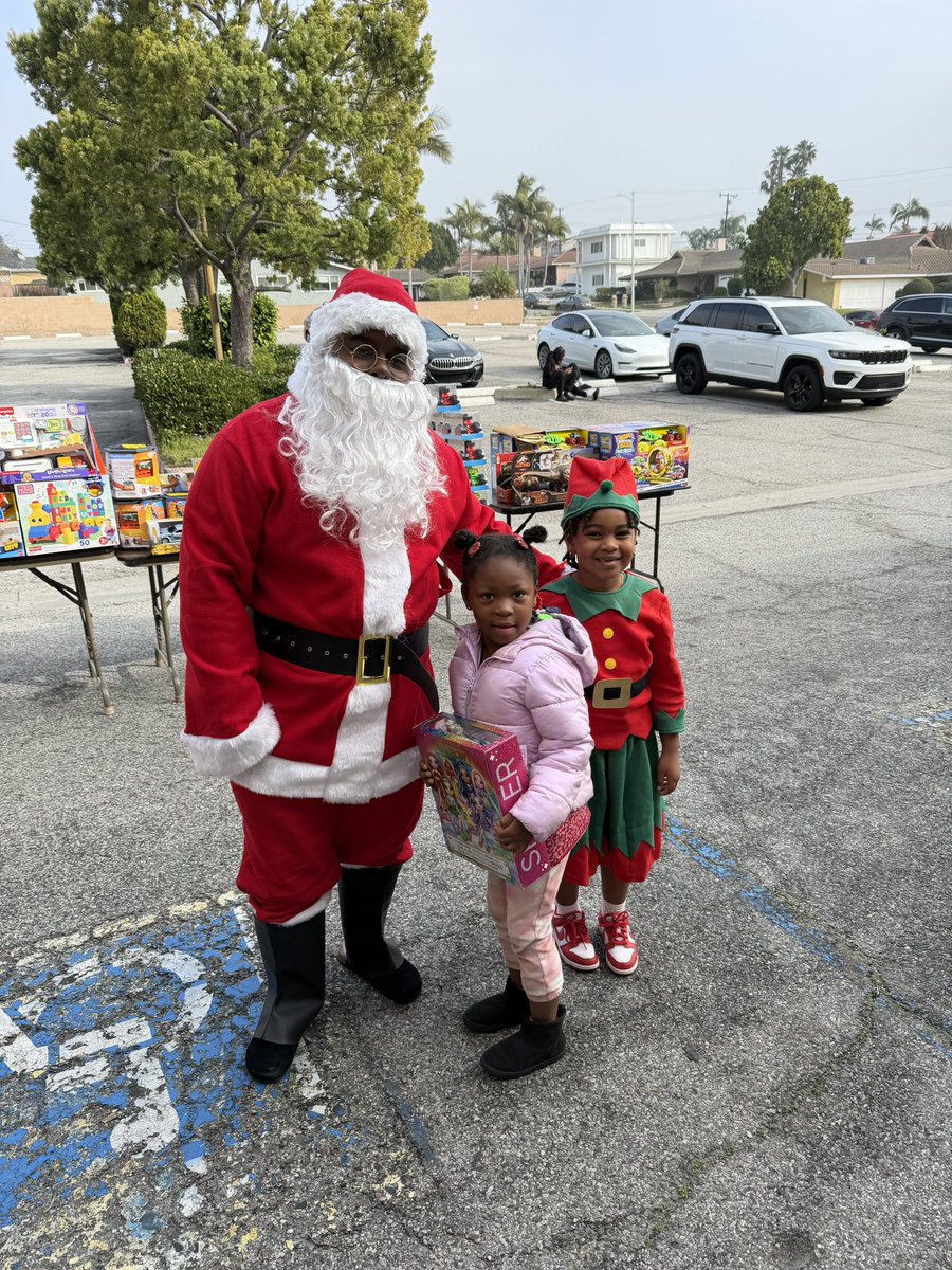 _StankSinatra's tweet photo. Merry Christmas 🎅🏾🎁 https://t.co/FCPBBrVRZk