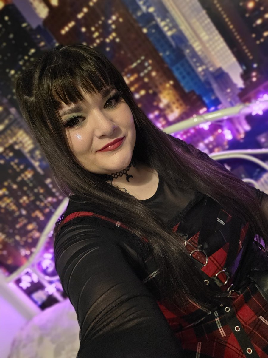 CrownRoseMaria's tweet image. Got dressed up for nowhere lol
Merry Christmas everyone 🥰