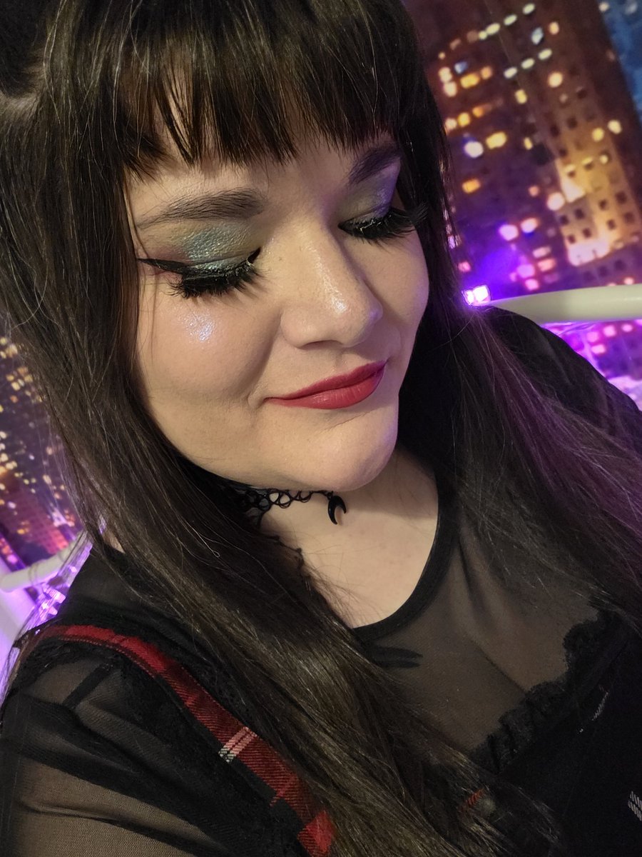 CrownRoseMaria's tweet image. Got dressed up for nowhere lol
Merry Christmas everyone 🥰