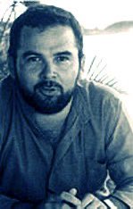 Hoy 25 de diciembre se conmemoran 20 años de fallecido del escritor, periodista y gestor cultural Jorge García Usta.
Amigos y colegas lo han recordado leyendo sus obras en el homenaje virtual #GarcíaUsta20años. Aquí algunos de ellos:

facebook.com/share/p/16ykLy…