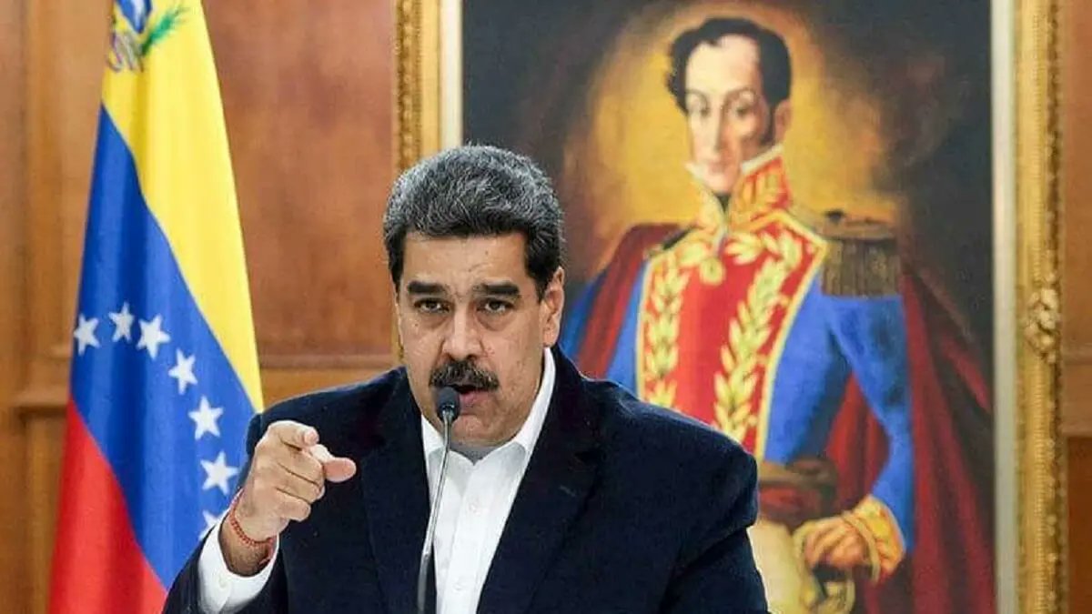 _RoqueCastro's tweet photo. Ese Colombiano se adueñó del país y somete a millones de venezolanos,  increíble pero así es, llegó de su país de cinco años con padres que huían de la guerra. Logró colarse en la política con identificación falsa y Chávez lo llevó a Miraflores. Ese criminal narco debe caer. https://t.co/NcEIUc70I8