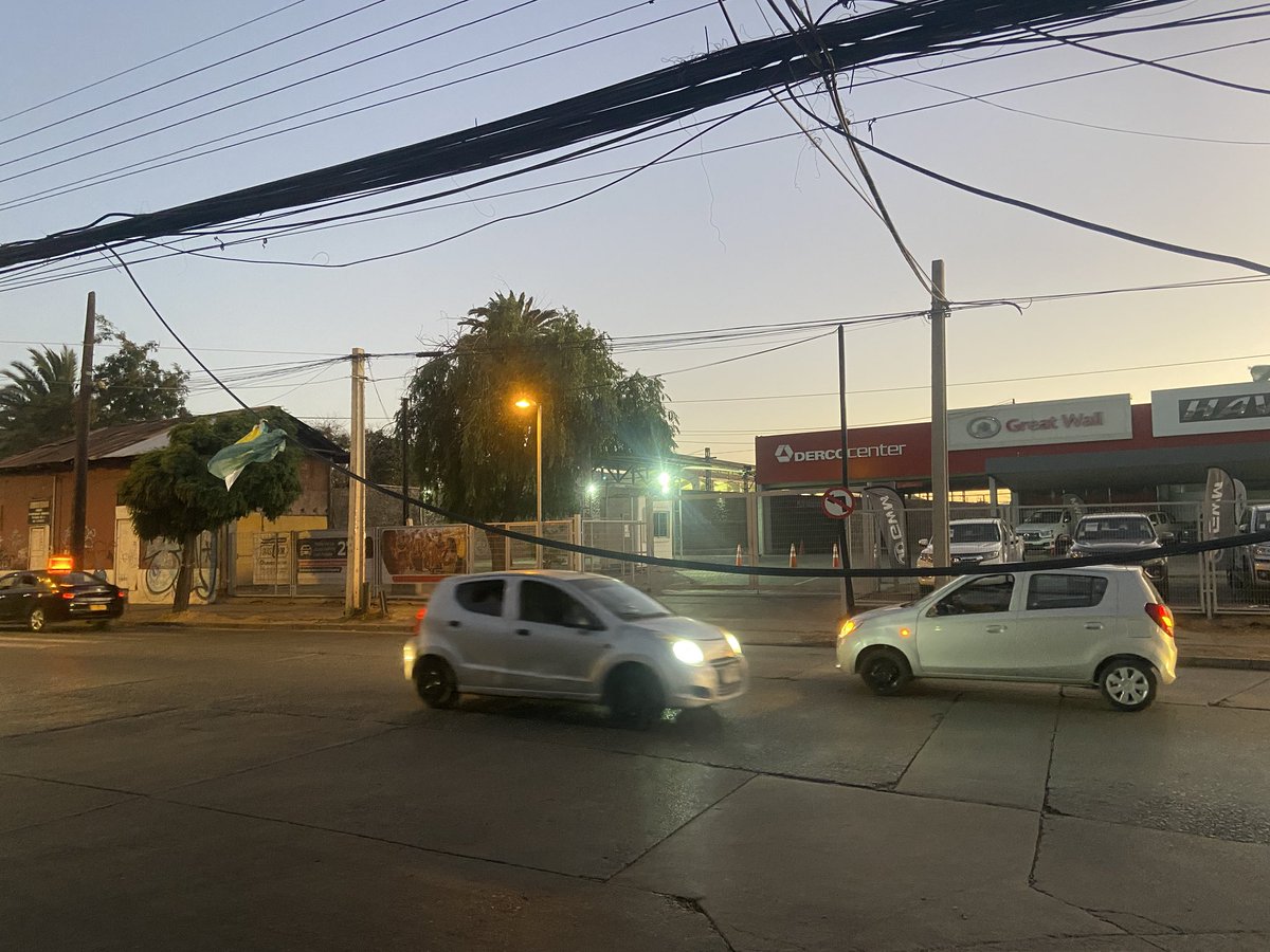 figuemaxi's tweet photo. #Rancagua precaución por tendido eléctrico caído en Baquedano con Koke

@elrancaguino https://t.co/4SKwHphxZP