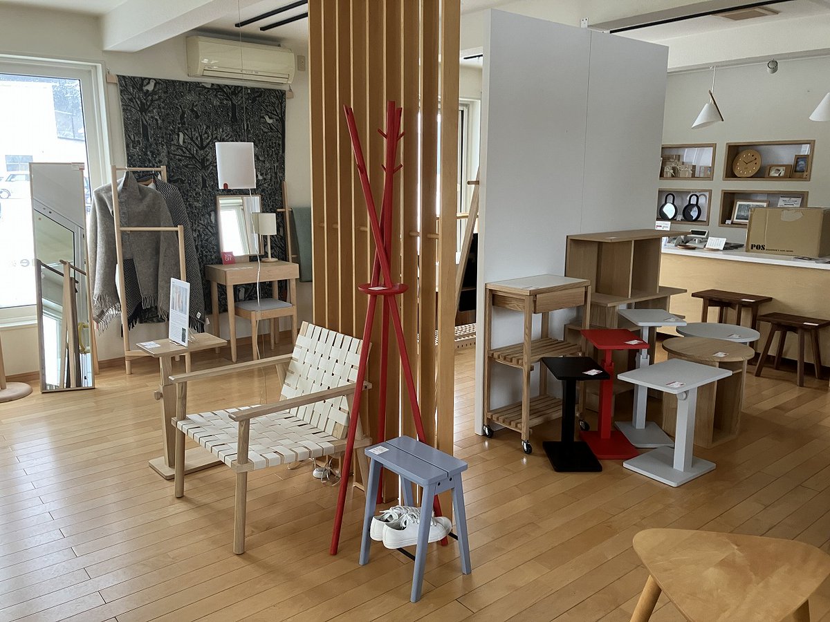 cosine_com's tweet image. 2025年、ありがとうございました。木のぬくもりとともに、また来年へ 
Ｎo.4051　2025年12月26日（金）（-7℃⇒1℃）雪
わくわく様です。
今朝の旭川は、少し吹雪ぎみの冬の朝。
静かに降る雪を眺めながら、「今年もここまで来たなぁ」と、ふと立ち止まる時間がありました。
x.gd/khC4a