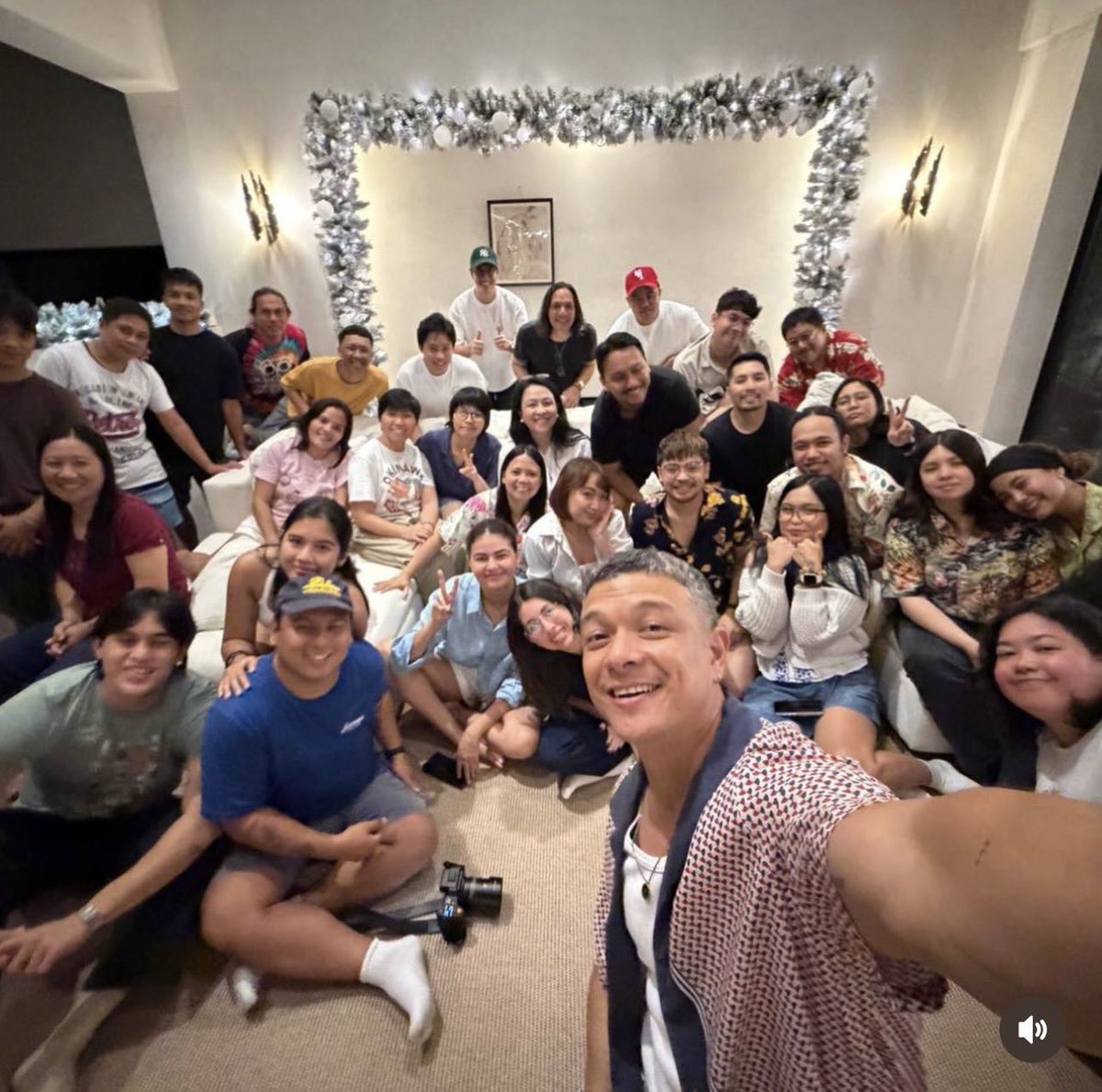 Happy Holidays Everyone 🌲🎉
Spent the holidays together ☺️❤️

Janine Gutierrez 
Jericho Rosales 
EchoNine 🤍