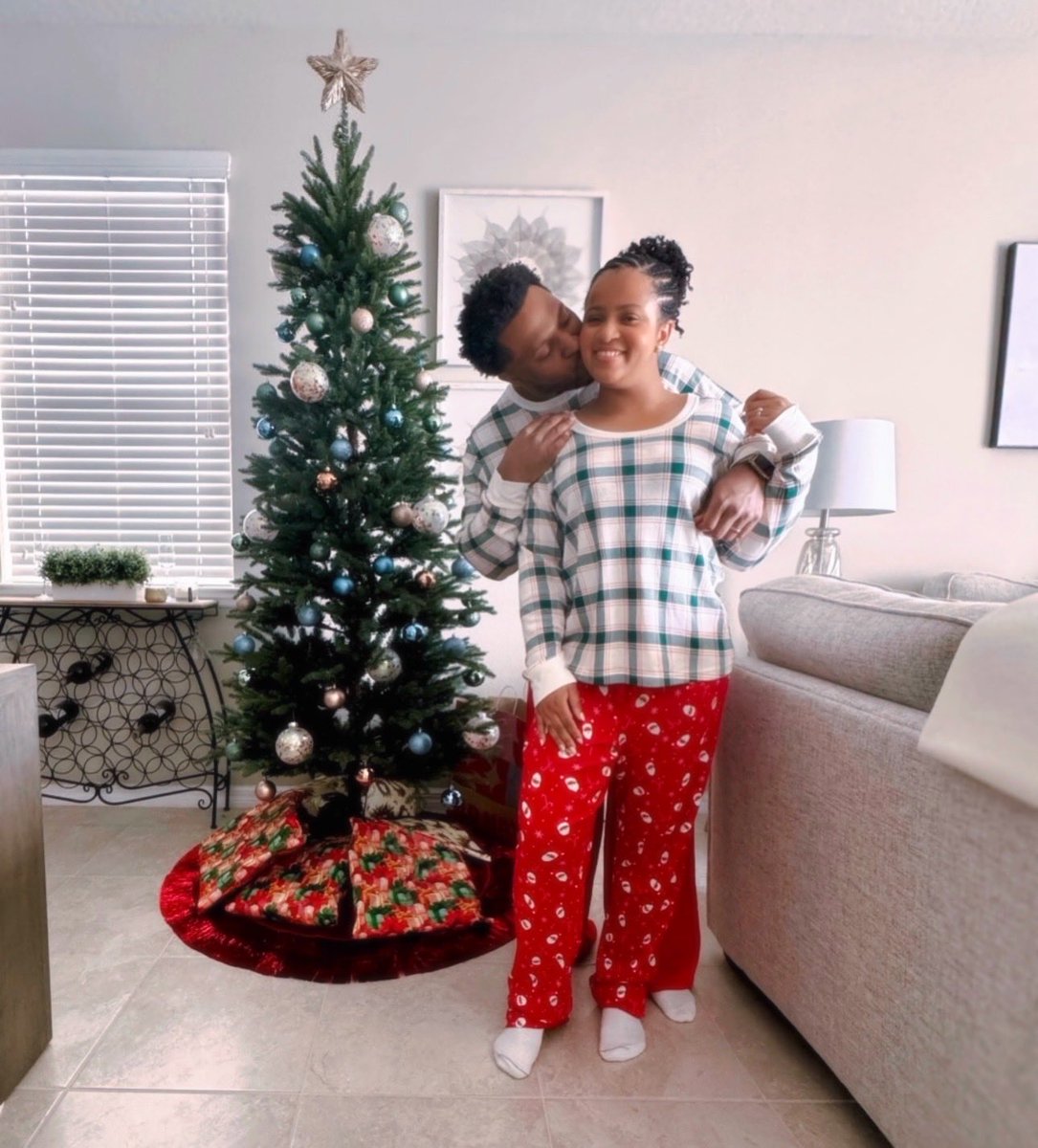 Flame314's tweet image. Merry Christmas from my love and me!! We are thoroughly joyful!!! 😃 Joy-filled that Jesus came to bring the forgiveness of sins we all need. He is indeed the reason for the season. Hallelujah! Amen. 🎄#MerryChristmas