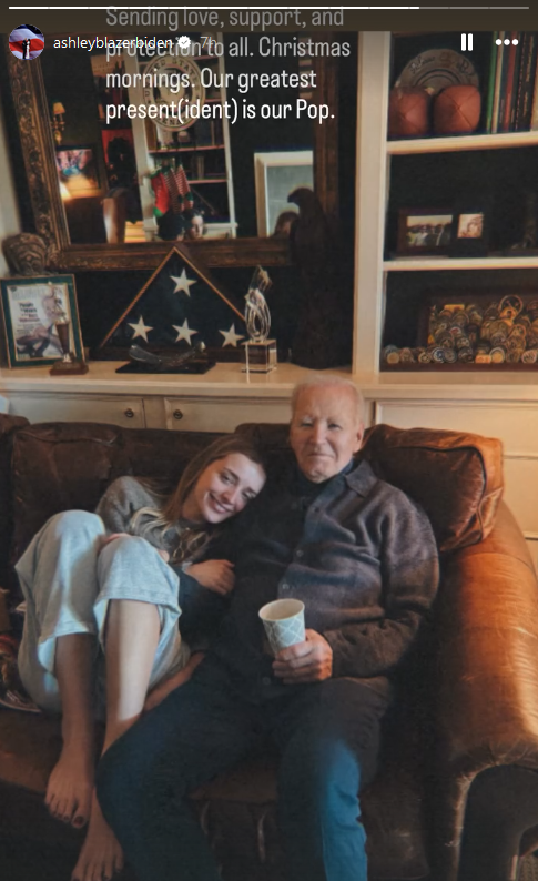 BidenActivities's tweet photo. President Biden with his granddaughter Finnegan this morning. https://t.co/qIISjtgkaz