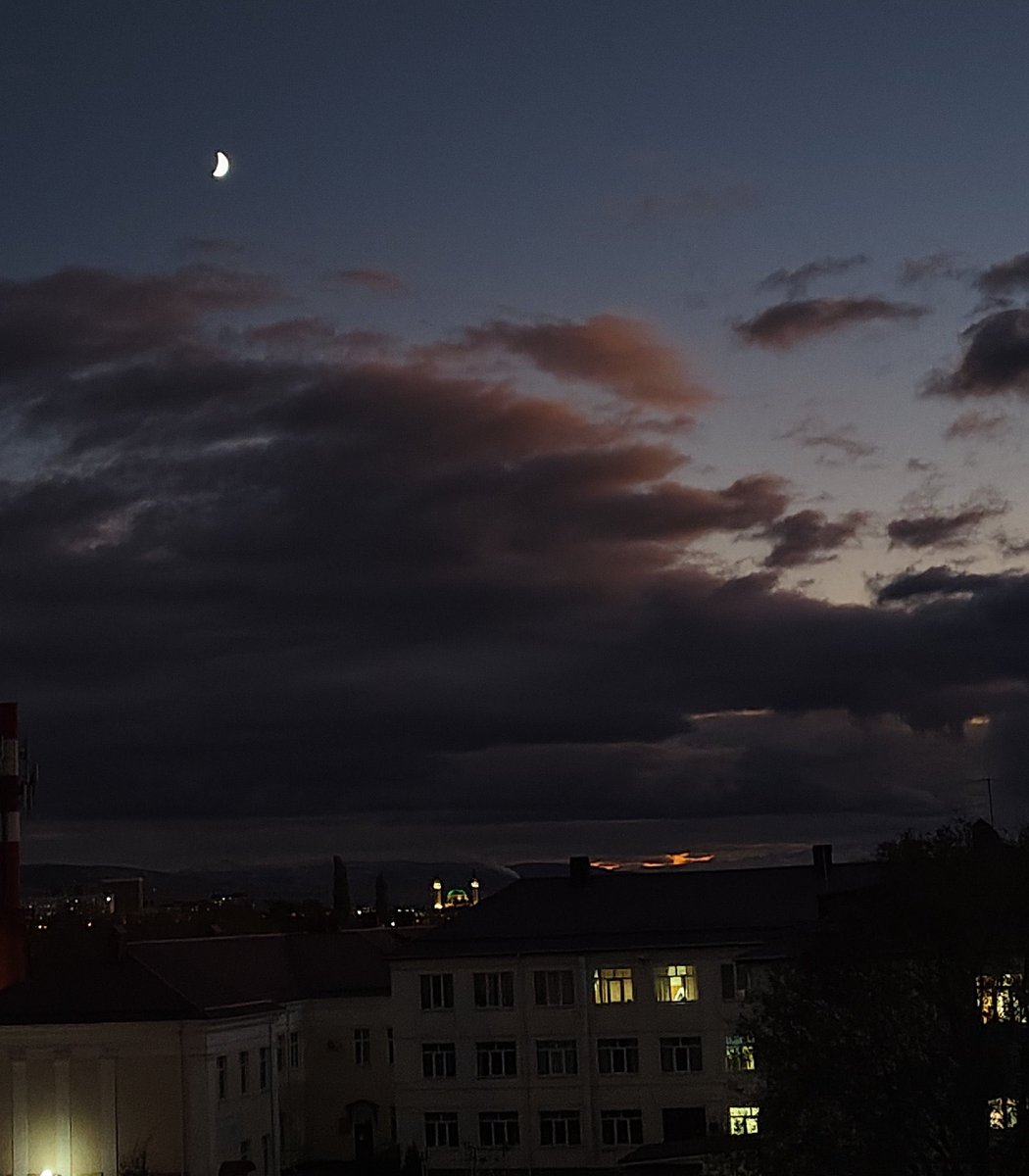 من أوهبك ذا الحلا 
ياريـم وادي جِيادِ
يامُنية القلب من؟؟