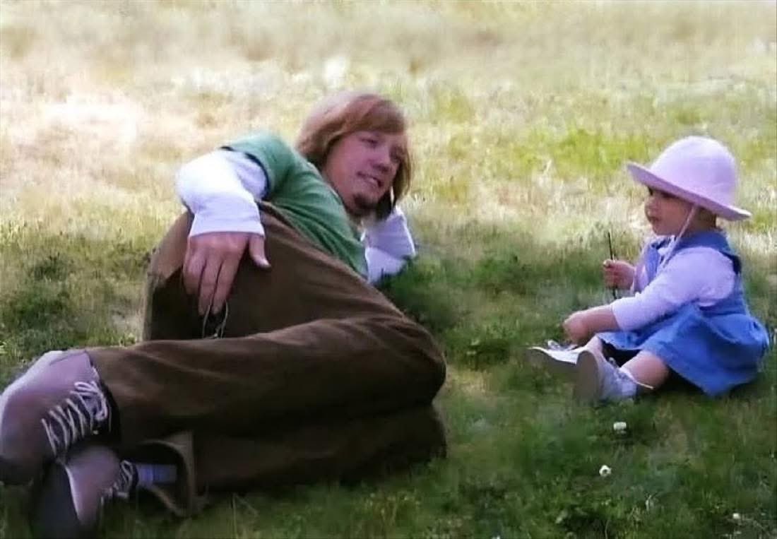 layxsnv's tweet photo. me hanging with a random baby at a family gathering: https://t.co/a1bj2oNl4g
