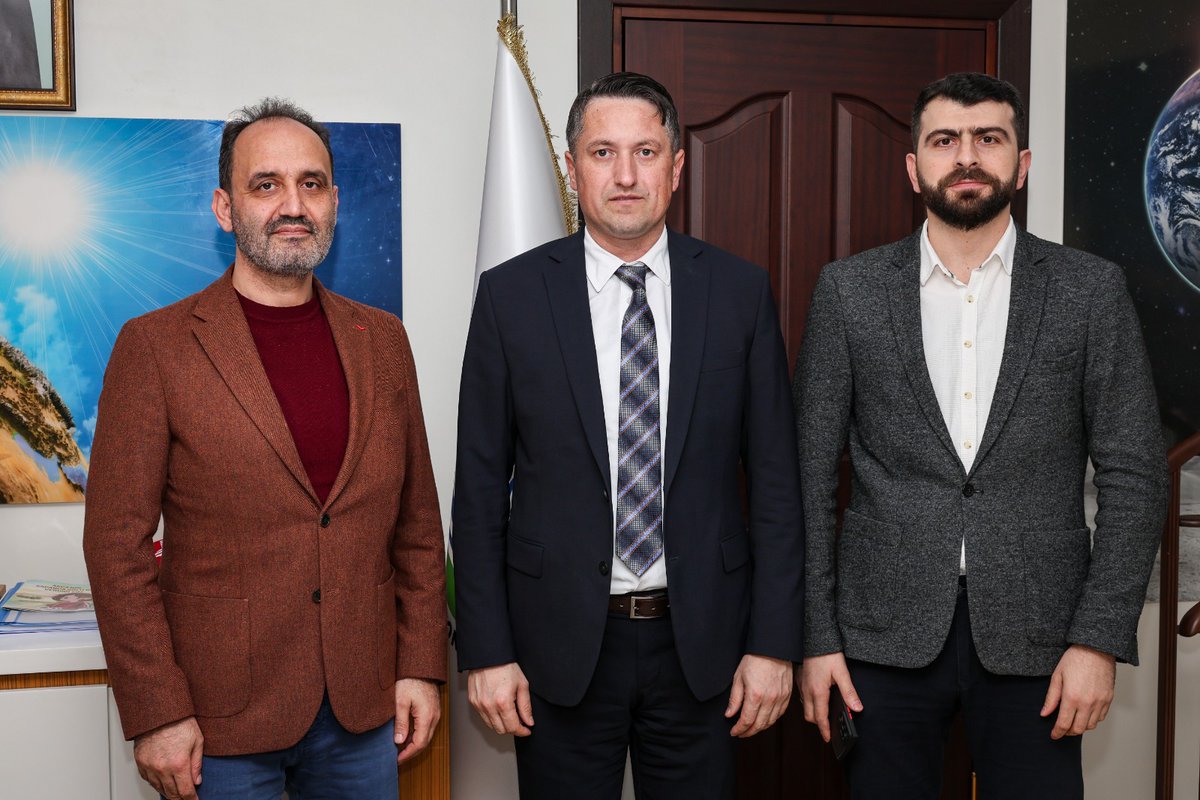 Gençlik ve Spor Bakanlığı destekli “Sapanca İçin Genç Su Elçileri: Su Ayak İzi, Tasarruf ve Davranış Değişimi” projemiz kapsamında, SASKİ Genel Müdürü Seyit Sakallıoğlu ile bir araya geldik.

Su kriziyle mücadelede gençliğin rolü; üniversite işbirliğiyle yürütülen çalışmaların ve