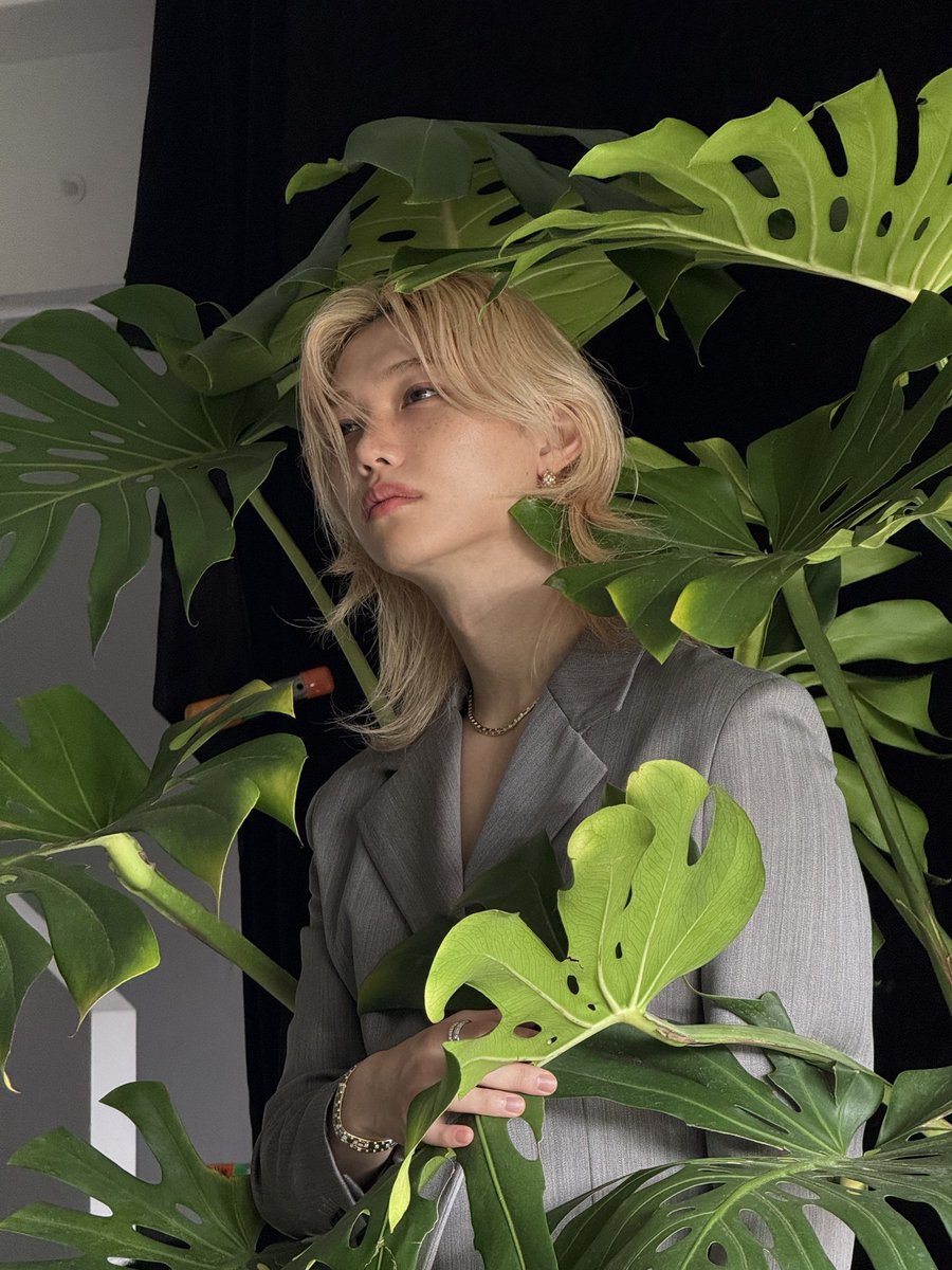 skzwithstay8's tweet image. 🐣 - 💫
[261225] 1:37 AM KST
(1/6)

*22 pics

it's today's gift~

thank you for watching and enjoying our performance today as well~~

*sticker