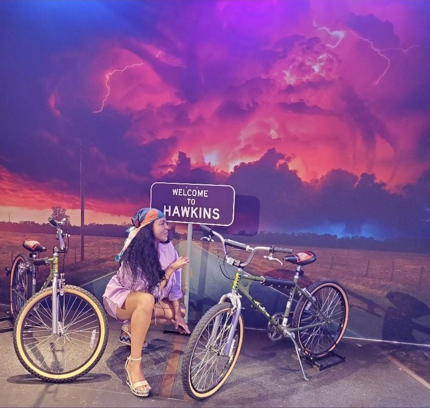 What i’m doing tonight you ask? Back to Hawkings… duh! It’s our last Stranger Things Christmas 🎄😩 but i’m ready!

#StrangerThings5 #strangerthingsseason5