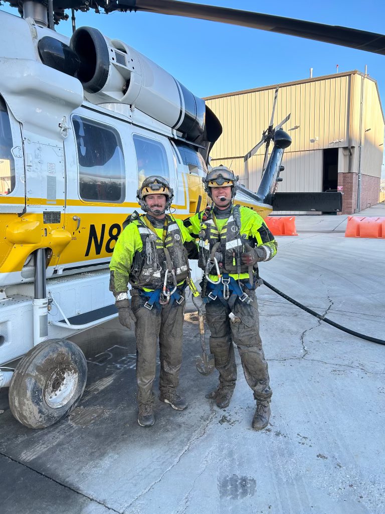 LACOFD's tweet image. Amazing work by our #LACoFD personnel last night. Our members rescued over 100 people - one copter hoisted 21 people from cars, and one engine pulled 20 people from vehicles, two deputies and a dog.