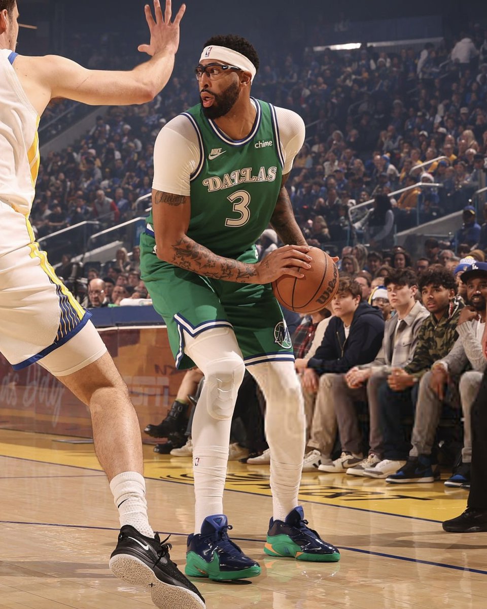SoleRetriever's tweet image. Anthony Davis in LeBron 22 PEs 〰️ @AntDavis23