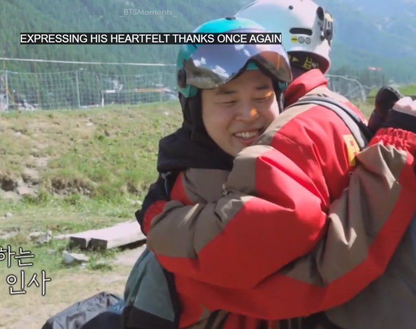 JiminLatinoFB's tweet image. ¿No te parece adorable la manera en la que todos se encariñan con Jimin, apenas lo conocen? 😭🥹 Incluso las personas más normales que no saben que es famoso y popular a nivel mundial.