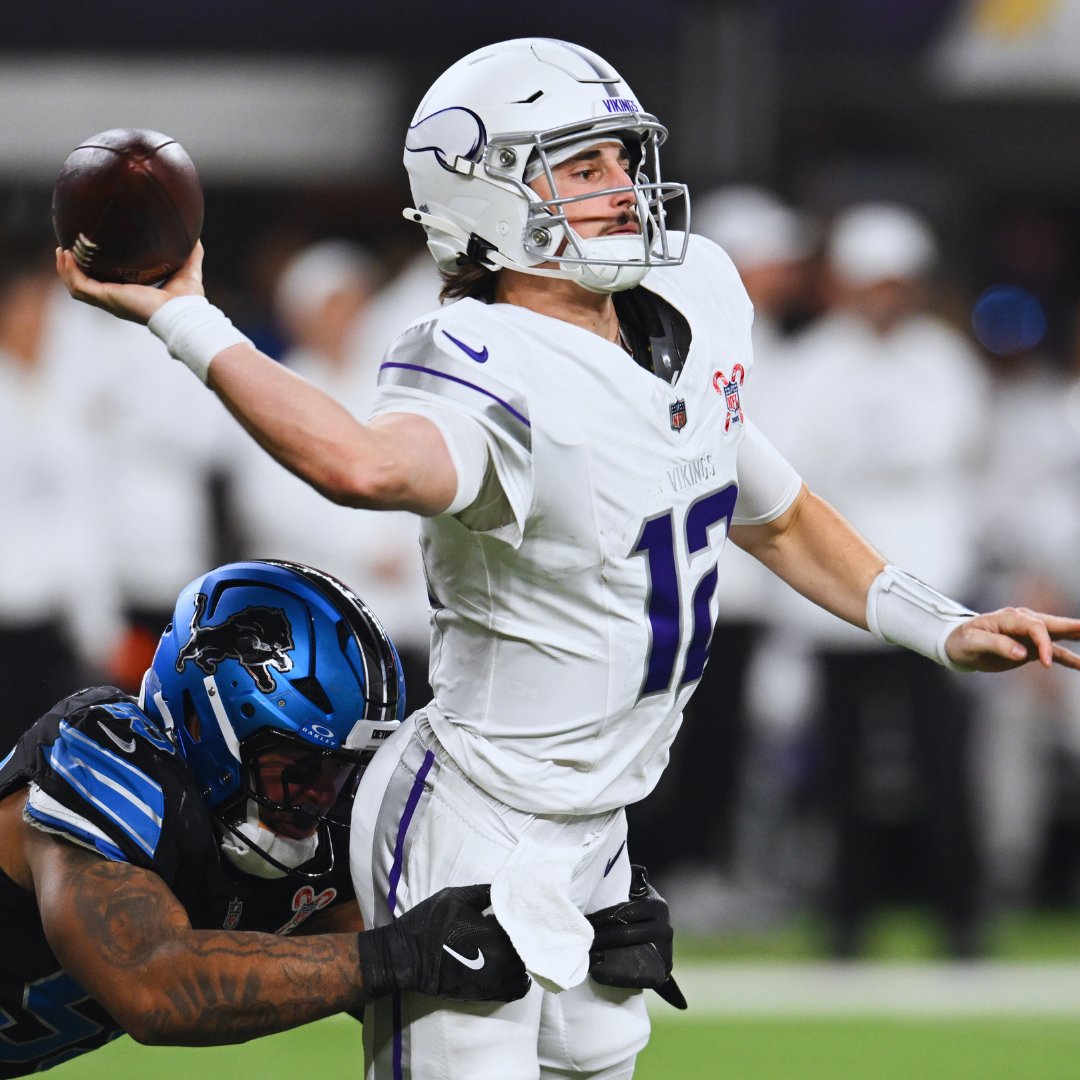 MySportsUpdate's tweet image. The #Vikings beat the #Lions today with 3 net passing yards.

3.