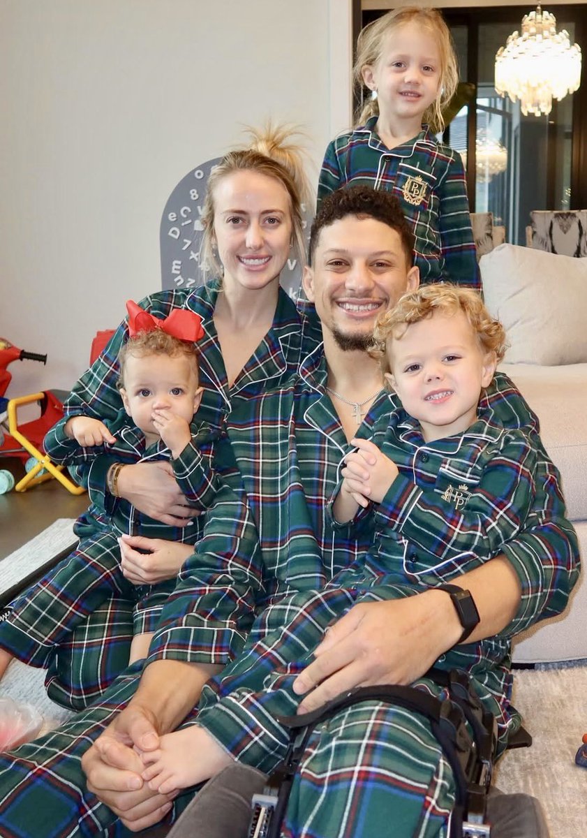 Peak green flag is holding your kids toes to make them ...