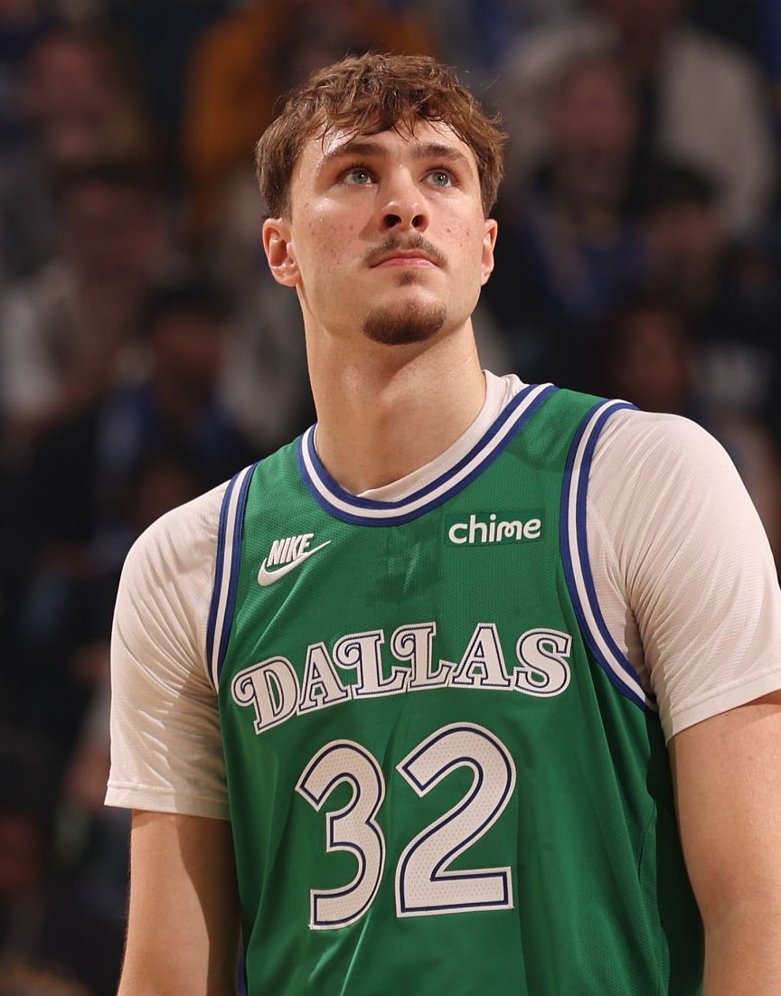 TheDunkCentral's tweet image. Cooper Flagg over his last 6 games:

27.5 PPG
7.0 RPG
5.5 APG
52.6% FG