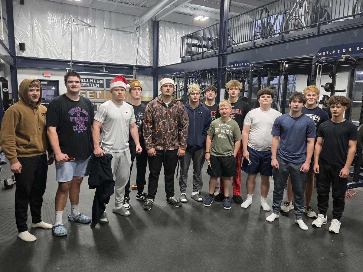 lynnden09's tweet photo. Merry Christmas ✝️🎄
THE GRIND DOESN’T STOP 6:30 am  workout with my teammates on Christmas, and a wonderful meal with my family. Couldn’t ask for anything else, Thank you lord 🙏 https://t.co/rbHh4e0RKW