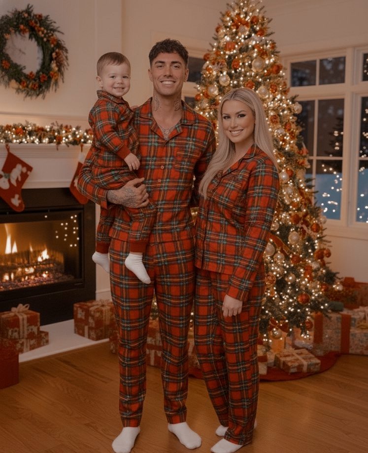 sckmath's tweet image. Criando memórias que aquecem o coração. Nossa noite mágica, tudo por vocês meus filhos! Que a magia do Natal alcance a todos, hoho 🎅🏻🎄❤️