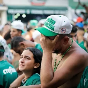 ntvascainos's tweet photo. CHORO COLETIVO!

Só o Vasco é capaz de fazer os caras se unir por causa de uma notícia kkkkkkkkkkkkkkkkkk.

Flamenguistas, palmeirenses, até a galera do bairro das Laranjeiras chorando!!! Se um Vasco quebrado incomoda desse jeito; imagina um Vasco com investidor. https://t.co/JbgeyfEZ7M