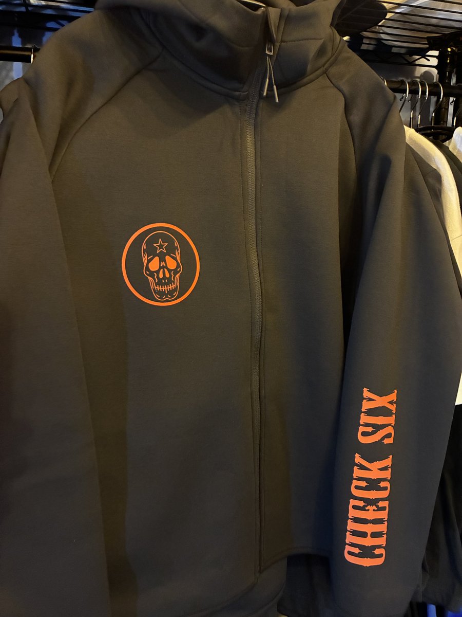 テック系素材を使用した、本格的なアグレッサー・ディフェンスジャケット発売中！
これ一枚で冬のアクティブもバッチリ👍
waxon.thebase.in