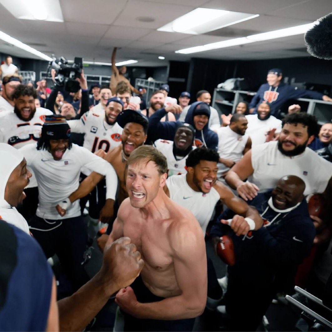 Life comes at you fast: 

The #Lions, who were in first place in the NFC North last year, are now in last place in the NFC North this year. 

The #Bears, who were in last place in the NFC North last year, are now in first place in the NFC North this year.