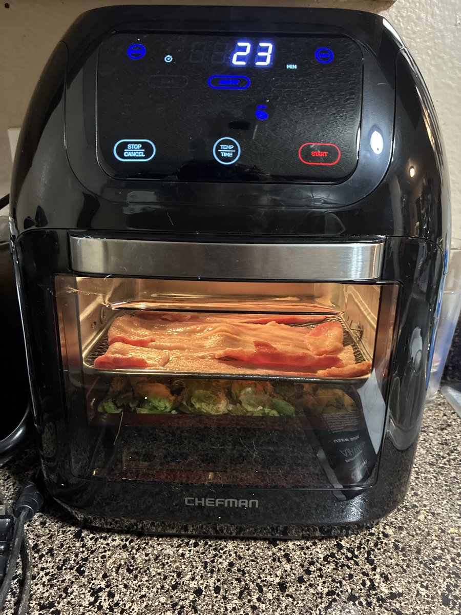 ABCrewInc's tweet image. First time using an air fryer. Make a awesome Steak and Brussels Sprout dinner
