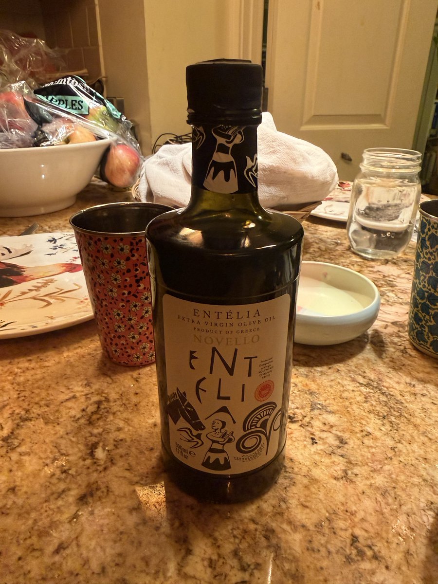 mernit's tweet image. if you love olive oil, get a bottle of novello 

it’s the first press of the new harvest which only happens once a year

serve with warm pita bread and enjoy