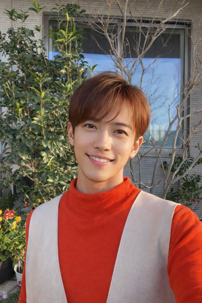 Nuts_v_114's tweet photo. 今流行りのchatGPTで異性に変換したらどタイプがでるって……めちゃくちゃ当たってる😱 https://t.co/yevgbCRski