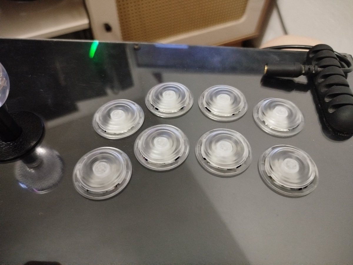 DanielGabassi's tweet image. Punk Workshop sem dúvida é o pior botão que já usei. Parece de brinquedo, dois vieram travando e os inputs são muito inconsistentes. Voltando pro Seimitsu já no primeiro dia de uso 😑😑😑
.