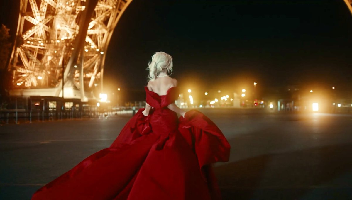 XtinaLoverr's tweet image. this is CINEMA.