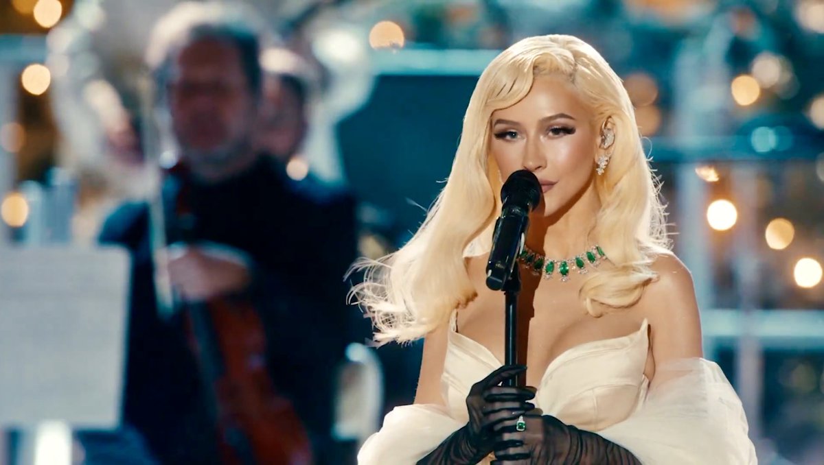 XtinaLoverr's tweet image. this is CINEMA.